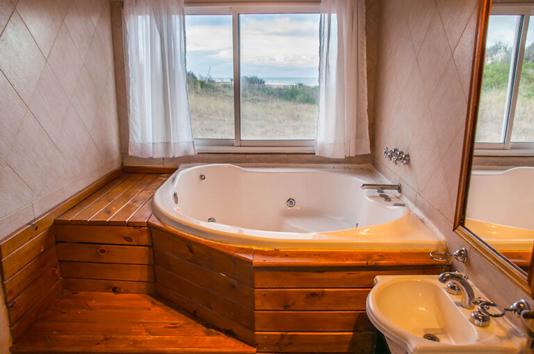 Playa Loft: baño con jacuzzi