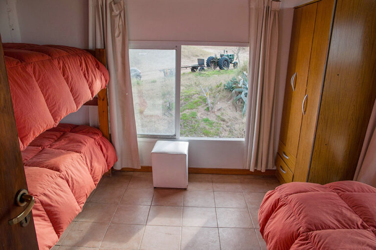 Duplex 3: habitación con cucheta y placard