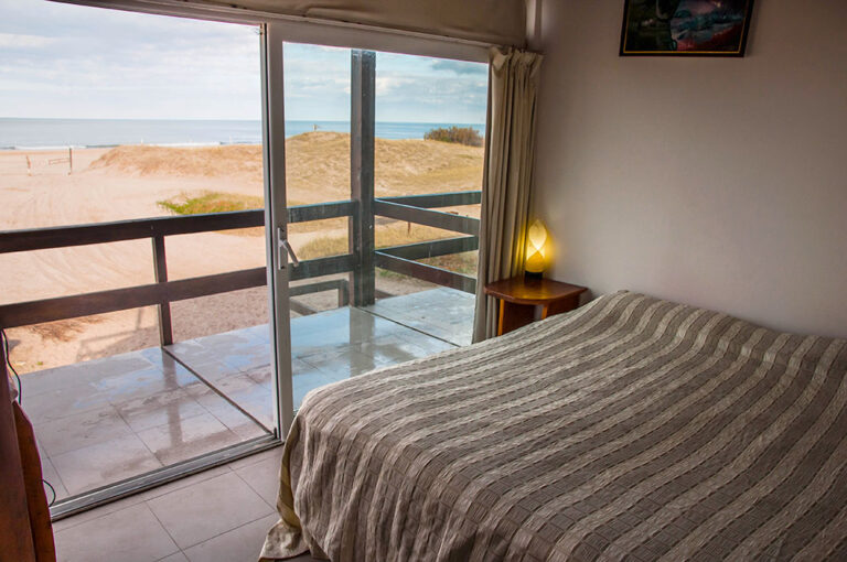 Duplex 3: habitación matrimonial con balcón al mar
