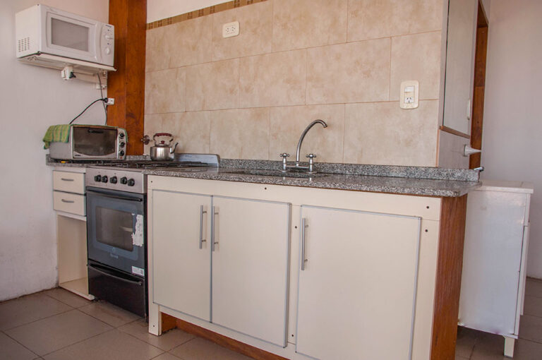Duplex 3: cocina con horno, microondas y tostadora
