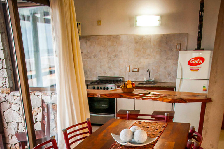 Casa Norte o Sur: cocina completa con barra