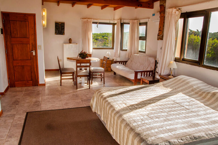 Sol C y D: loft con cama matrimonial y sector de estar