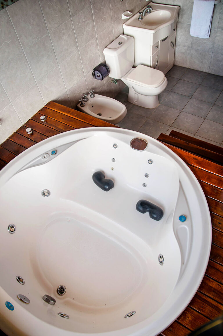 Sol C y D: jacuzzi doble con deck de madera