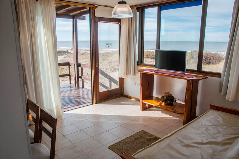 Sol G y E: estar con salida al deck y vista al mar
